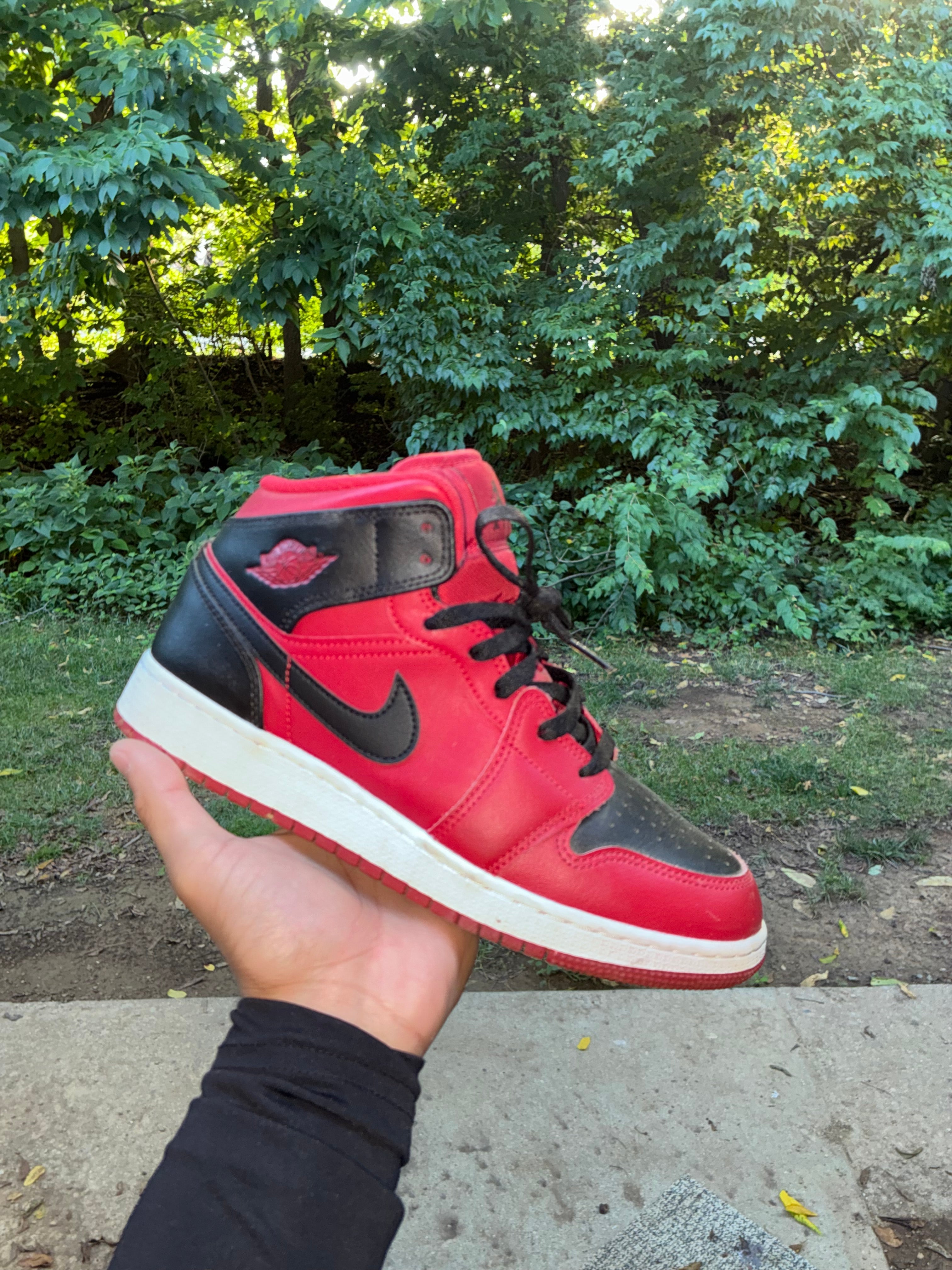 Nike Air Jordan 1 Mid "Banned/Bred" – Size 7Y (Pre-Owned)