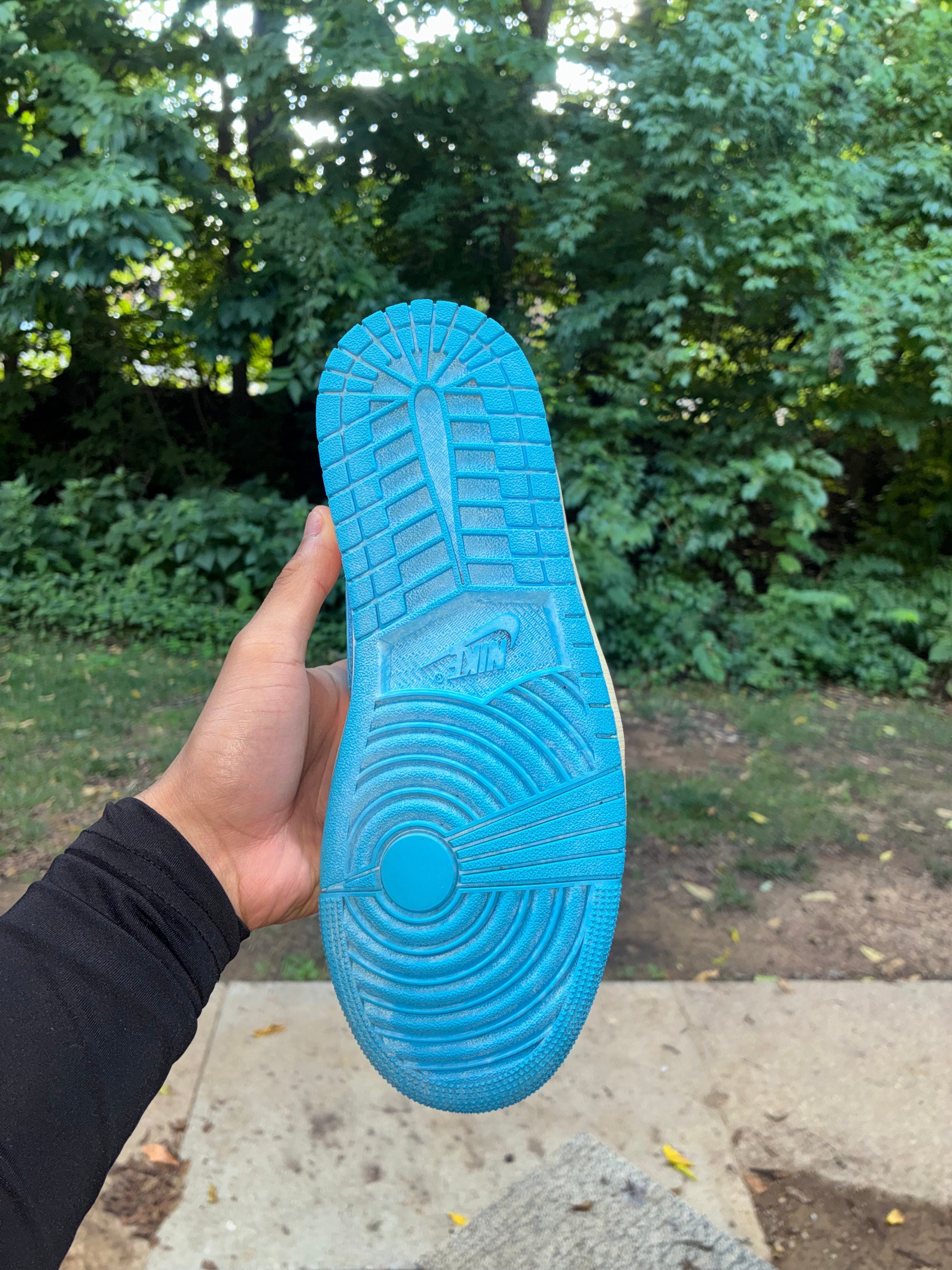 Air Jordan 1 Retro High OG 'University Blue' 9.5M
