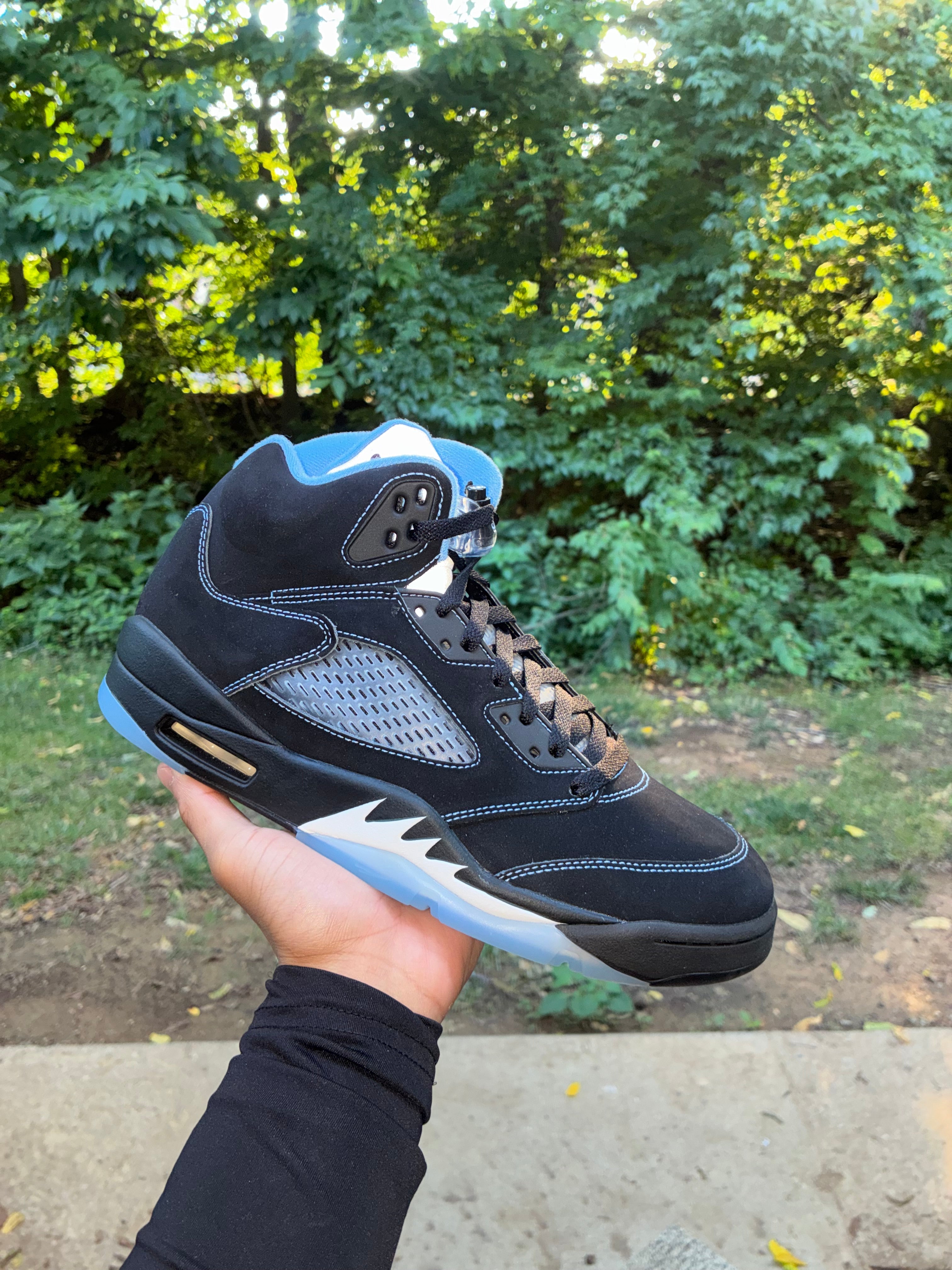Air Jordan 5 Retro "UNC" Black University Blue Size 10