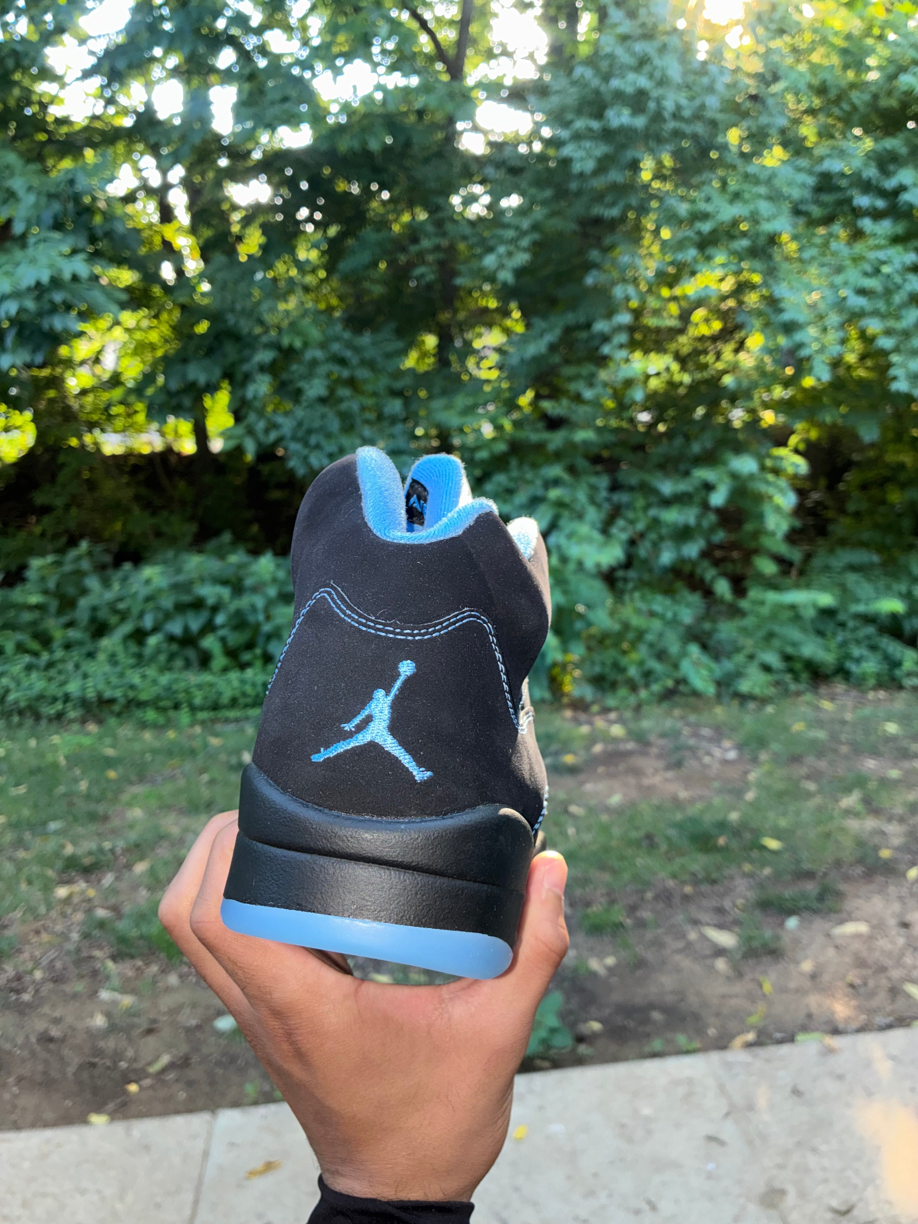 Air Jordan 5 Retro "UNC" Black University Blue Size 10