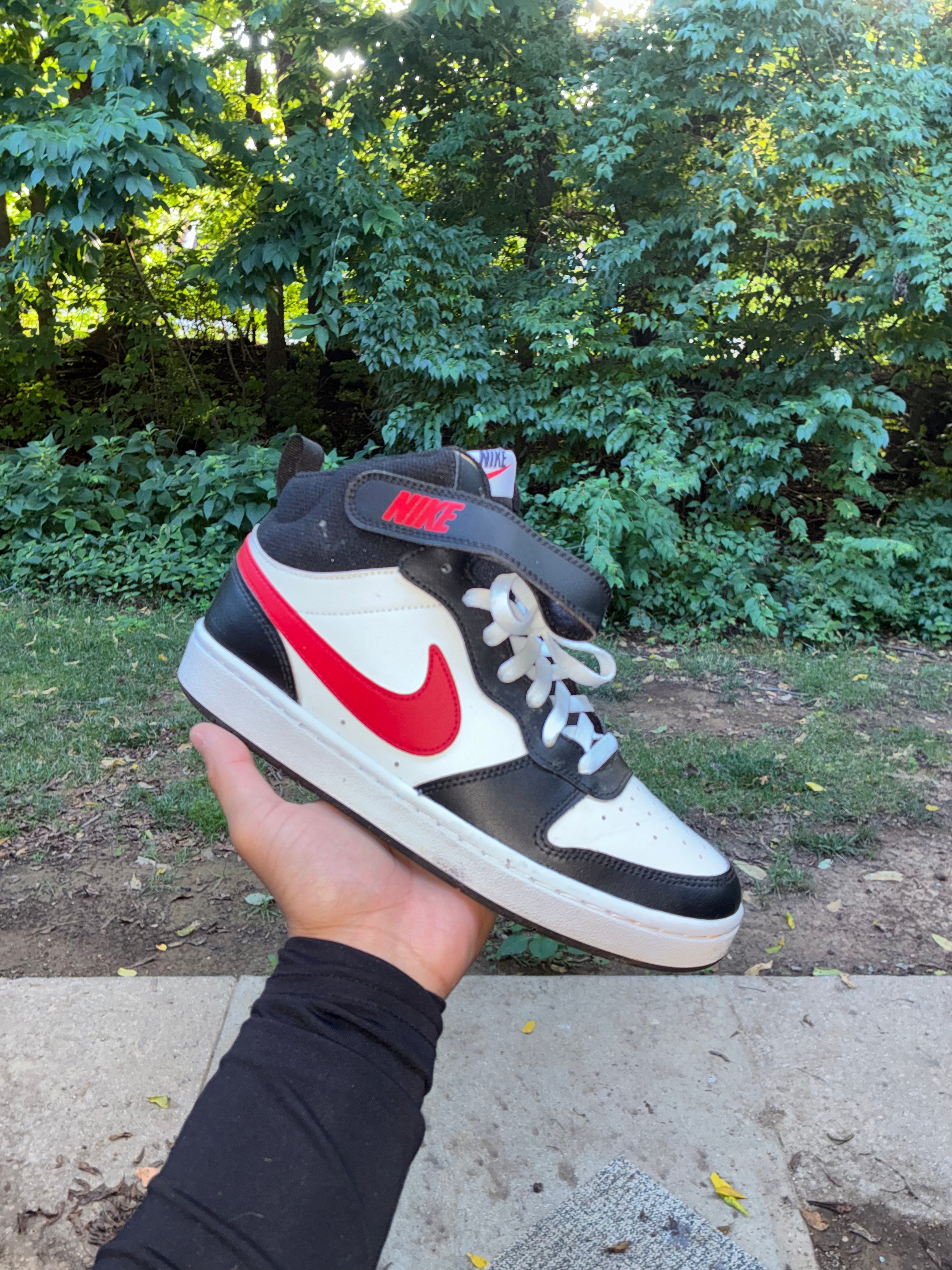 Nike Court Borough Mid 2 "Black/White/Red/Blue" Size 7Y (Pre-Owned)